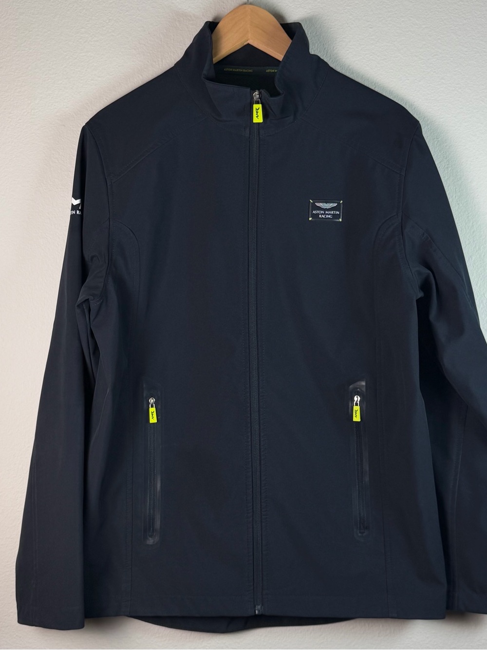 ASTON MARTIN RACING MENS MEDIUM TEAM TRAVEL SOFTSHELL JACKET BLACK LAYER